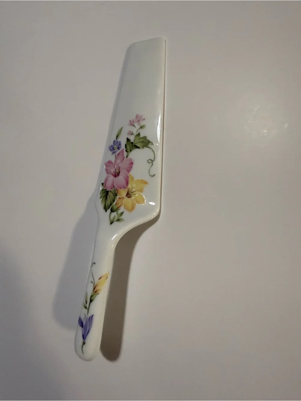 Andrea by Sadek Floral Porcelain Cake Server - White with Pink & Yellow Flowers